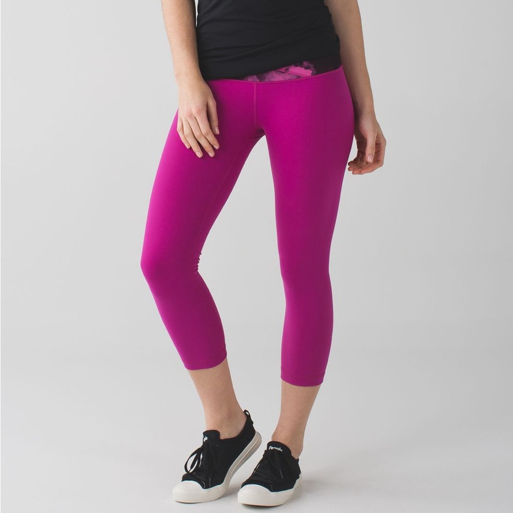 Lululemon Wunder Under Crop Hi-Rise leggings - Size 6 - Raspberry Blooming Pixie
